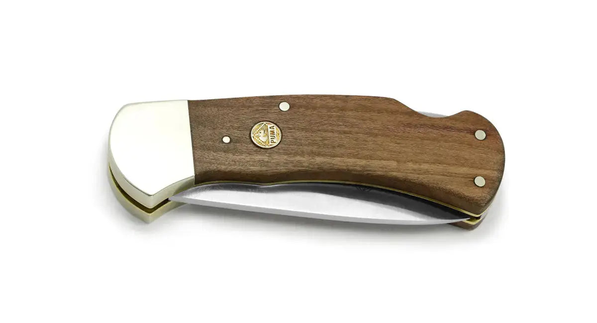 PUMA 4-Star Wood Taschenmesser geschlossen auf weißem Hintergrund, Holzgriff-Detail