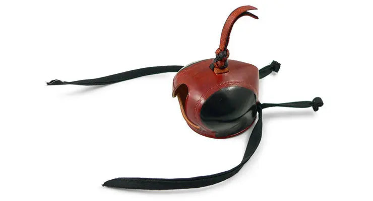 Puma Falkenhaube schwarz-braun genaeht Groesse 4,5 Frontansicht, kleine Falknerhaube