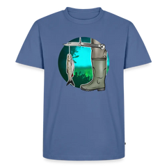 PUMA Herren Premium T-Shirt „Waagemesser – Petri Heil" - stone blue